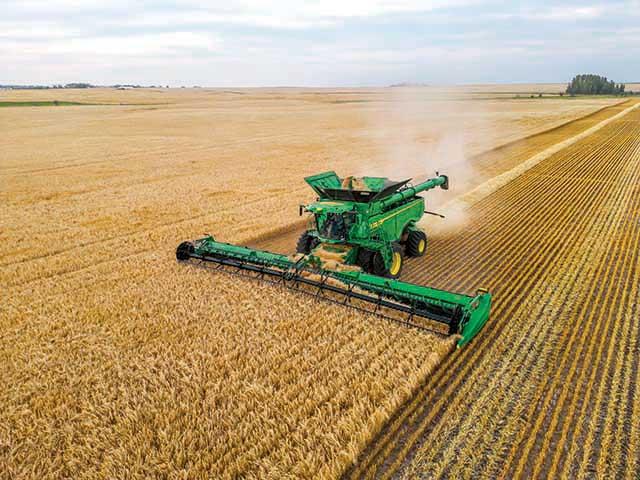 A right-to-repair advocate said John Deere's farmer-facing equipment diagnostics tool still leaves farmers without key information. (Photo courtesy of John Deere)