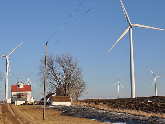 A USDA study finds farmers who were paid for energy production on their farms received average energy payments of more than $30,000 from 2011-20. (DTN file photo by Russ Quinn)