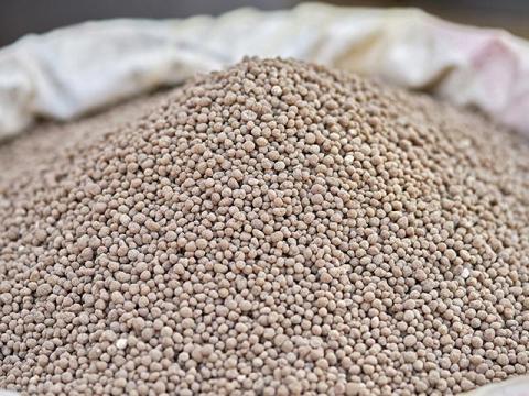 Farm Groups Press Commerce Secretary to Drop Phosphate Duties