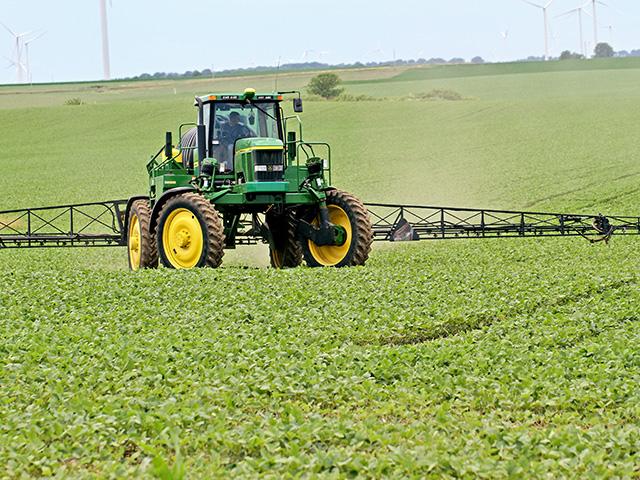 EPA is placing over-the-top dicamba back in the herbicide toolbox for U.S. cotton and soybean farmers. (DTN file photo by Pamela Smith)