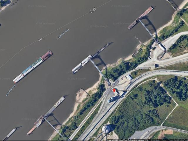A bird's-eye view of the COFCO-Growmark grain terminal in Cahokia, Illinois, on the Mississippi River across from St. Louis, Missouri. The two grain dealers have partnered in the facility since 2017, but Growmark will sell its stake in the operation in return for a grain facility near Chicago. (Image from Google Maps)