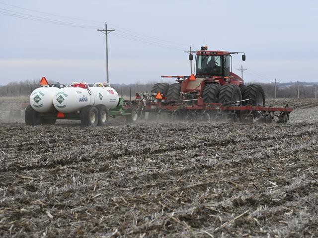CF Industries and Poet LLC announced a pilot project to study low-carbon ammonia use. (DTN file photo)