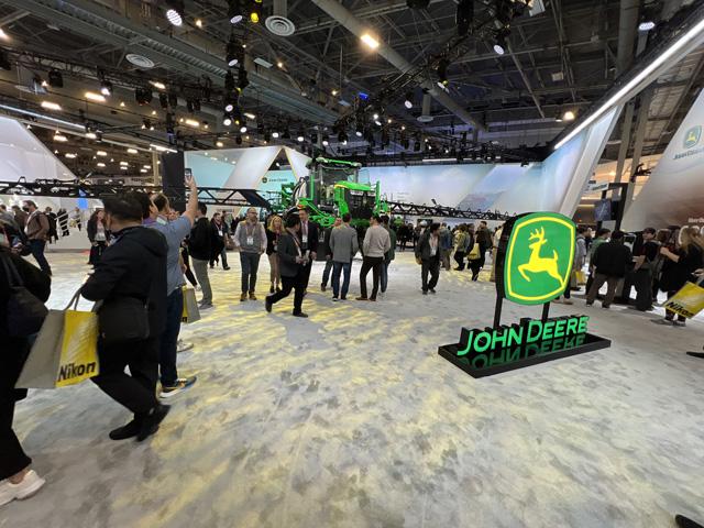 John Deere and farmer plaintiffs reached a settlement in right-to-repair litigation. (DTN file photo)