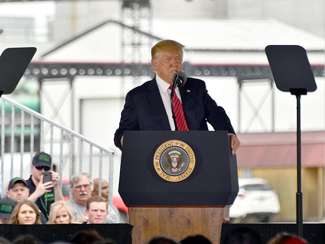 President Donald Trump, speaking at a western Iowa ethanol plant during his first term when he signed an order approving year-round nationwide E15. Trump comes back to Iowa on Tuesday with E15 again as a major topic of discussion. (DTN file photo)