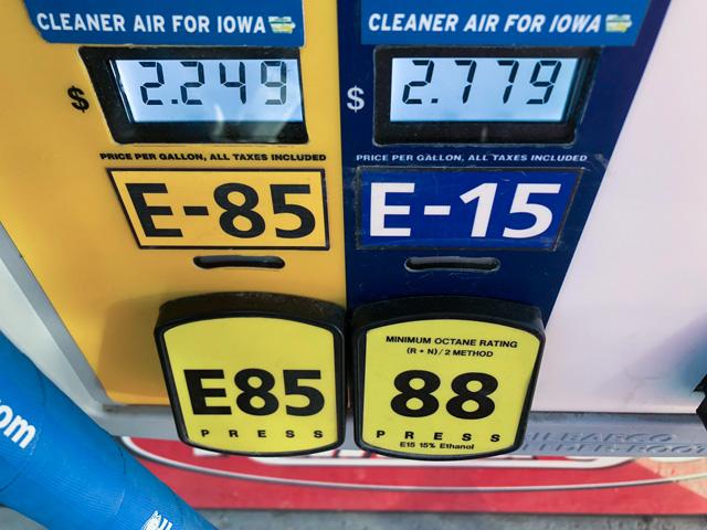 Several agriculture, biofuels and petroleum groups have asked the newly formed E15 Rural Domestic Energy Council to quickly work toward passing E15 legislation. (DTN file photo)