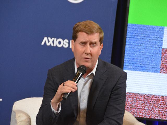 Brian Naber, president of Bayer Crop Science for North America, Australia and New Zealand, talks at an event on April 9 in Des Moines about the prospects for short-stature corn in the Midwest to deal with extreme wind events such as derechos. Farmers will continue testing the crop on about 200,000 acres this year. (DTN photo by Chris Clayton)