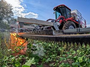 Missouri Farmers Use 15,000 Volts to Zap Herbicide-Resistant Weeds Out of Existence