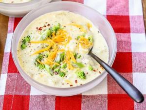 Slow Cooker Cheesy Broccoli Chowder